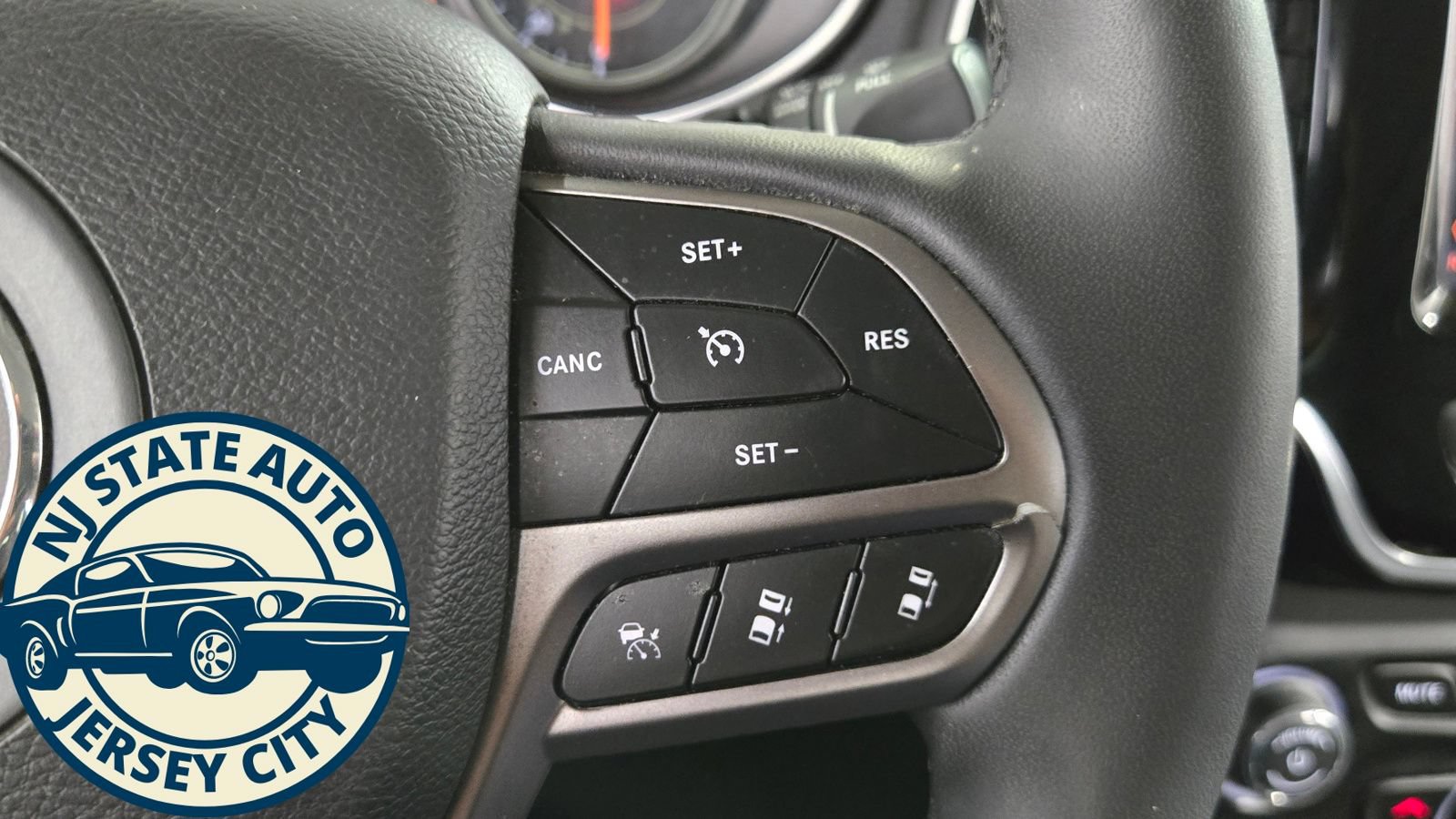 Used 2022 Jeep Cherokee Limited AWD/4WD image 13