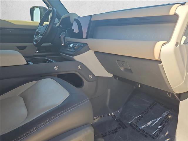 Used 2023 Land Rover Defender 130 X-Dynamic SE image 23