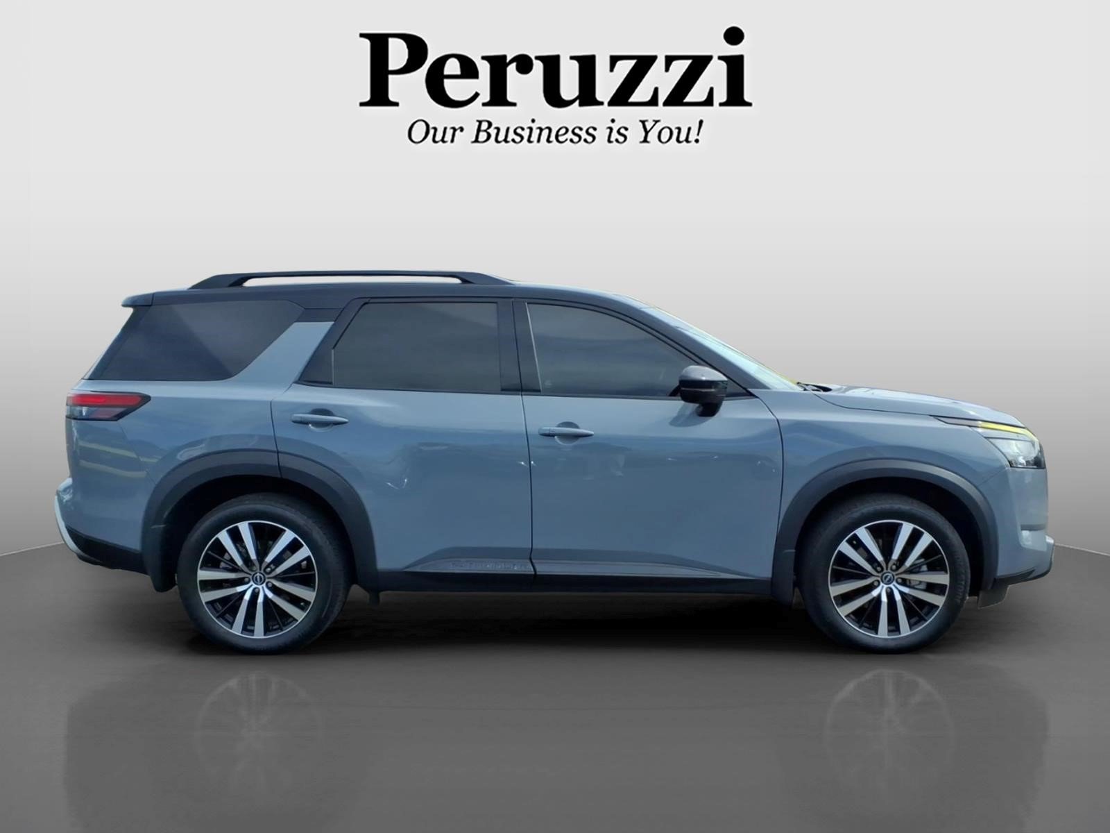 Certified 2025 Nissan Pathfinder Platinum w/ Black Appearance Package AWD/4WD image 2