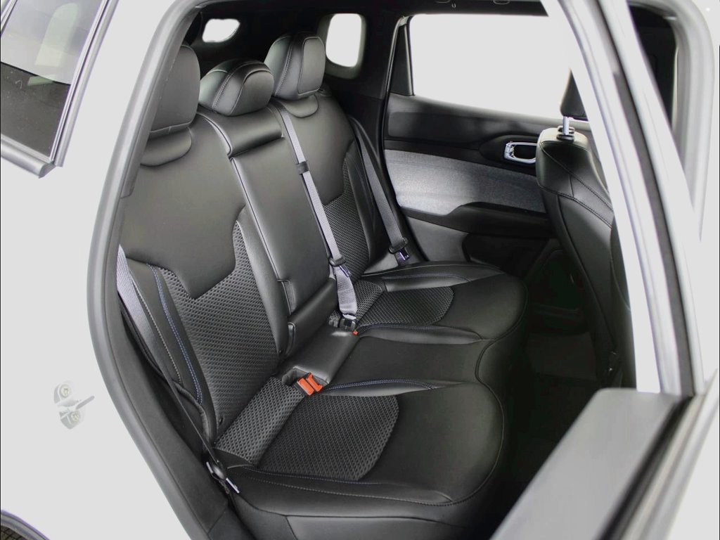 New 2025 Jeep Compass Latitude AWD/4WD image 40