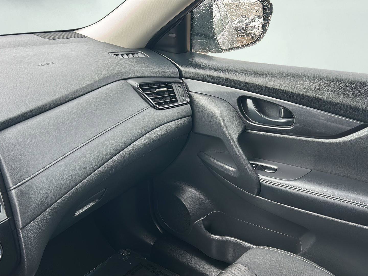 Used 2019 Nissan Rogue S AWD/4WD image 17