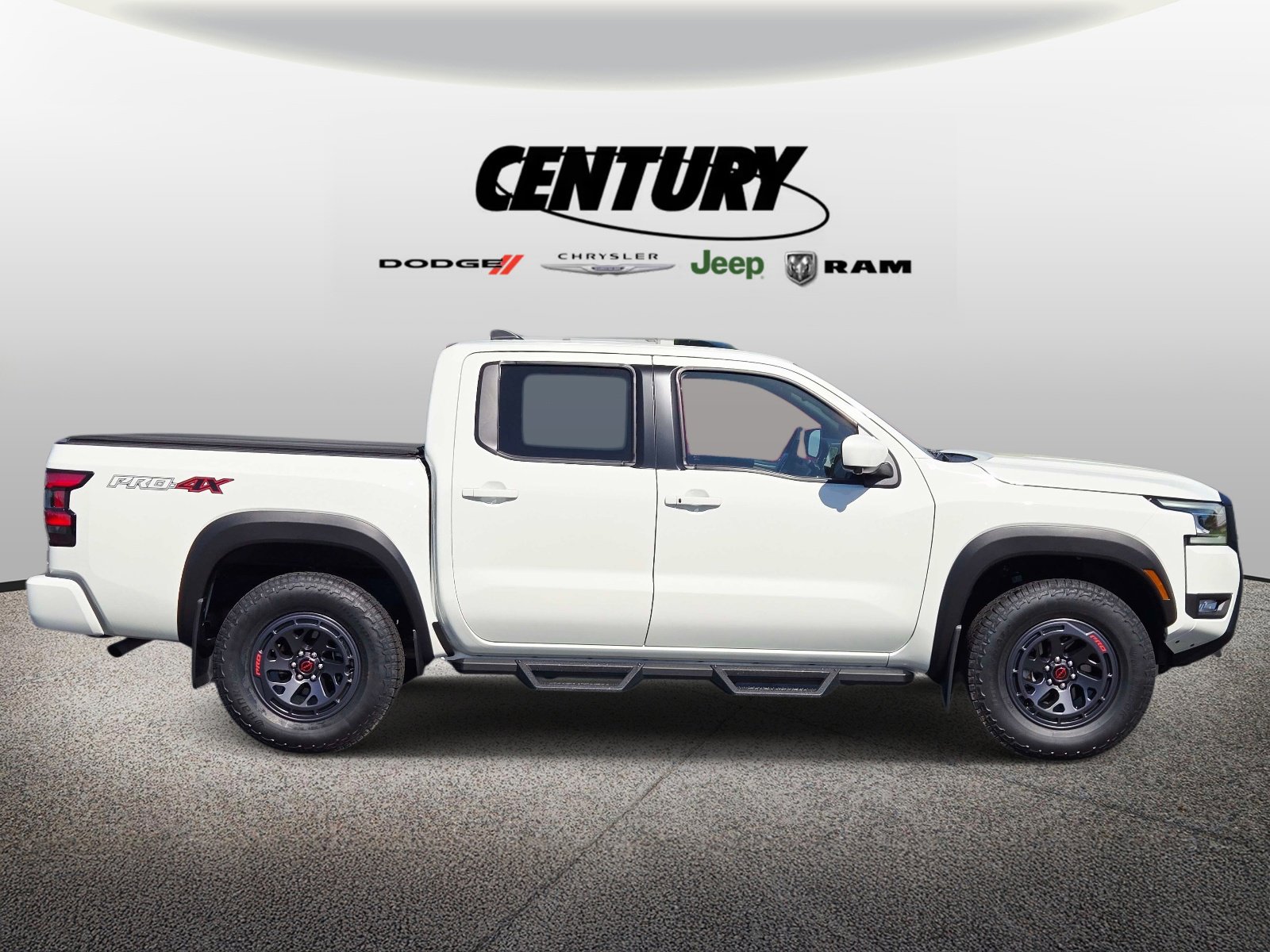 Used 2025 Nissan Frontier PRO-4X w/ Pro Convenience Package AWD/4WD image 2