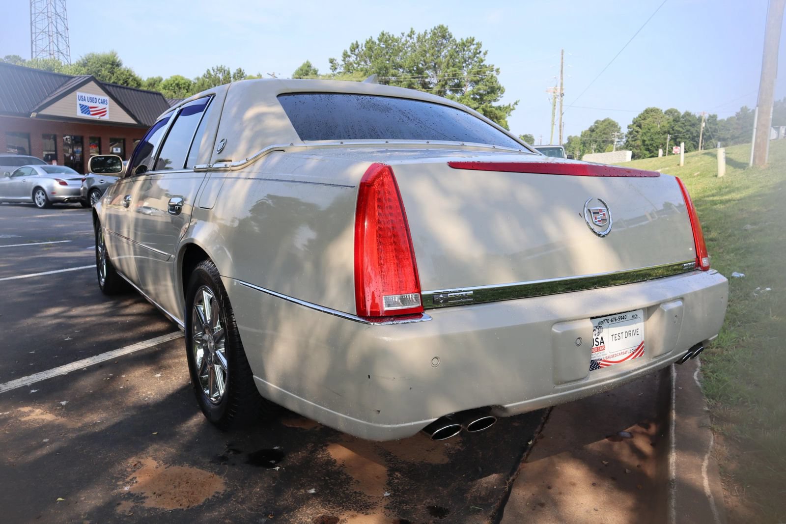 Used 2011 Cadillac DTS Luxury FWD image 4