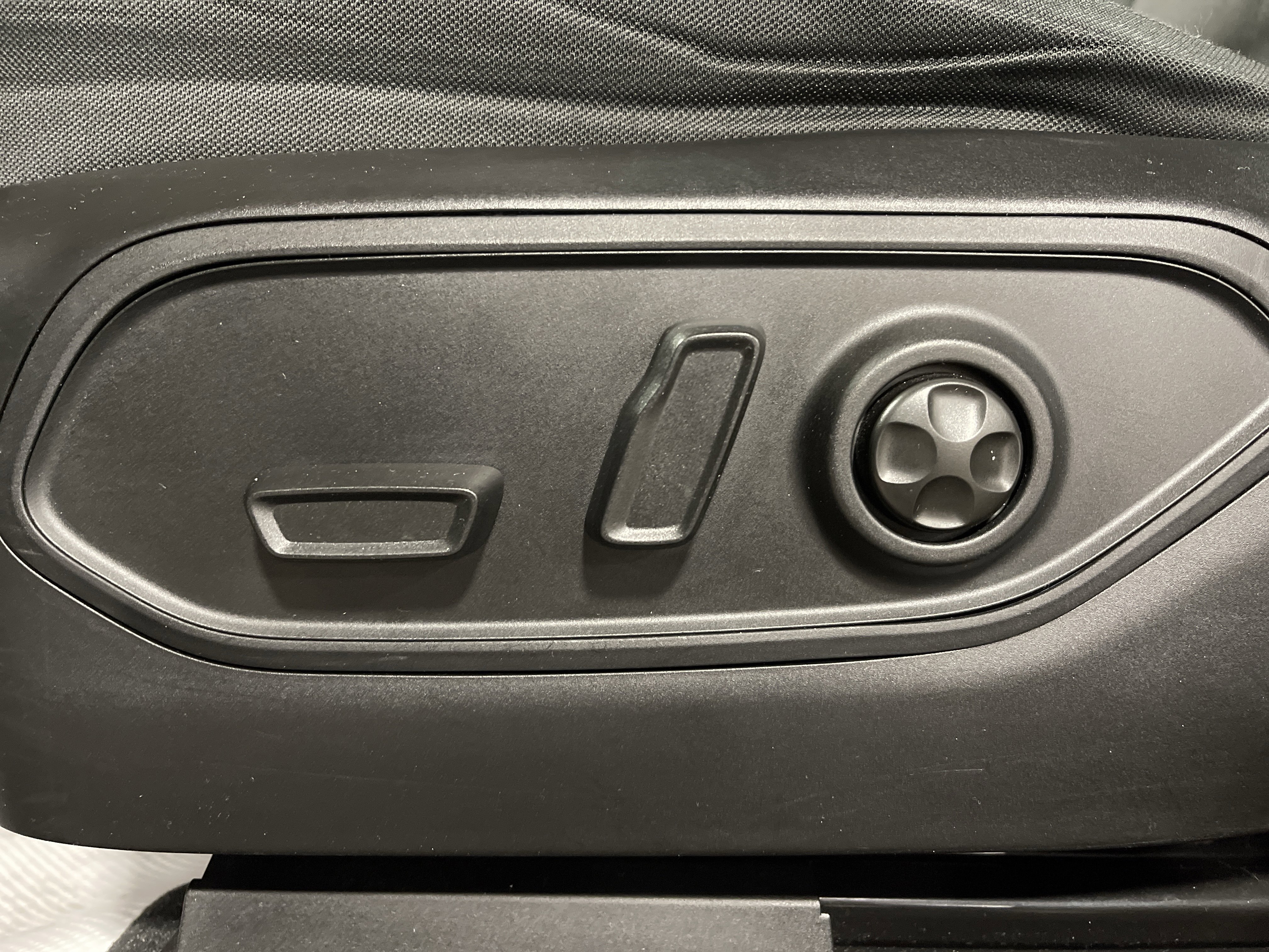 Used 2024 Jeep Grand Cherokee Laredo image 10