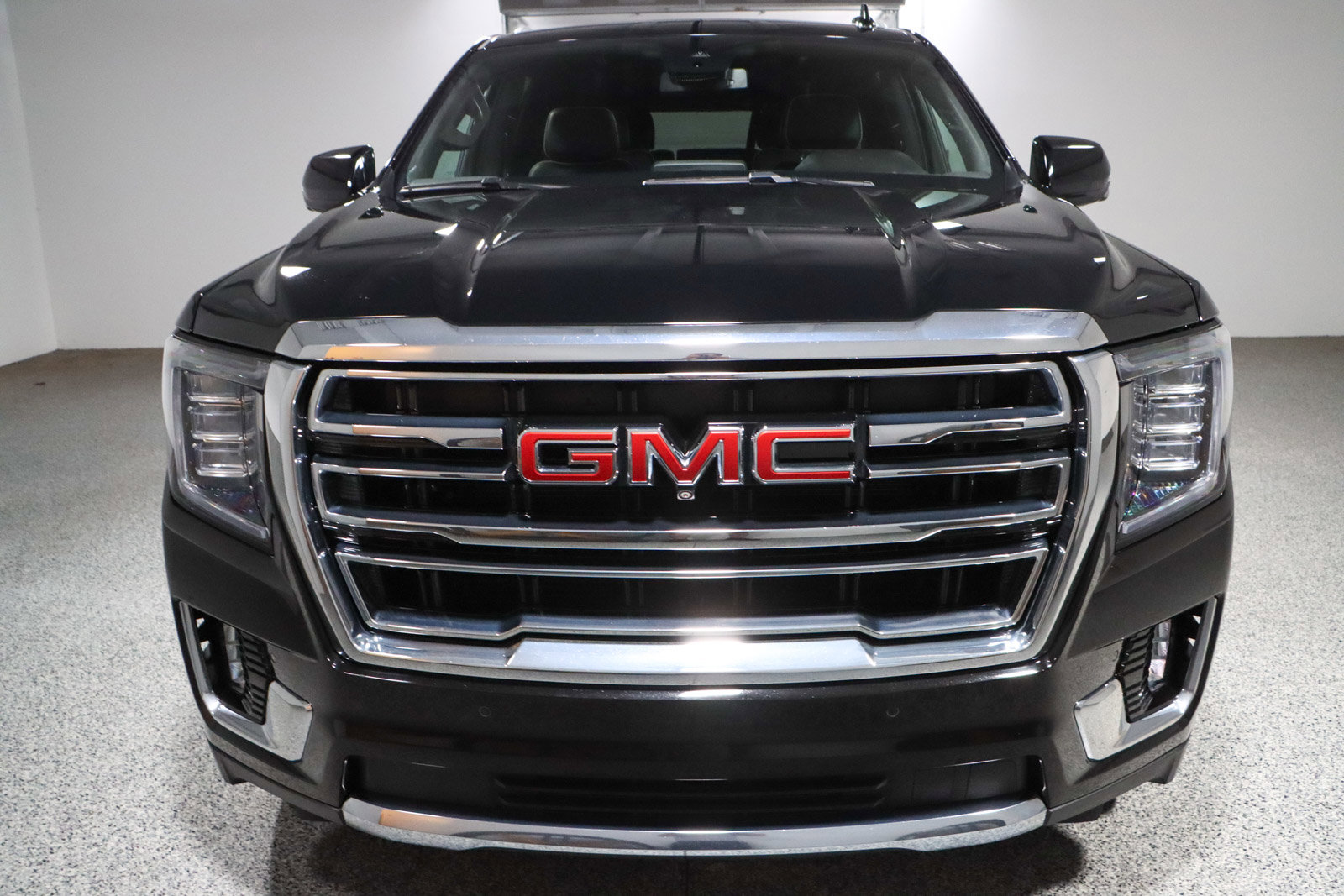 Used 2023 GMC Yukon SLT w/ SLT Luxury Package AWD/4WD image 4