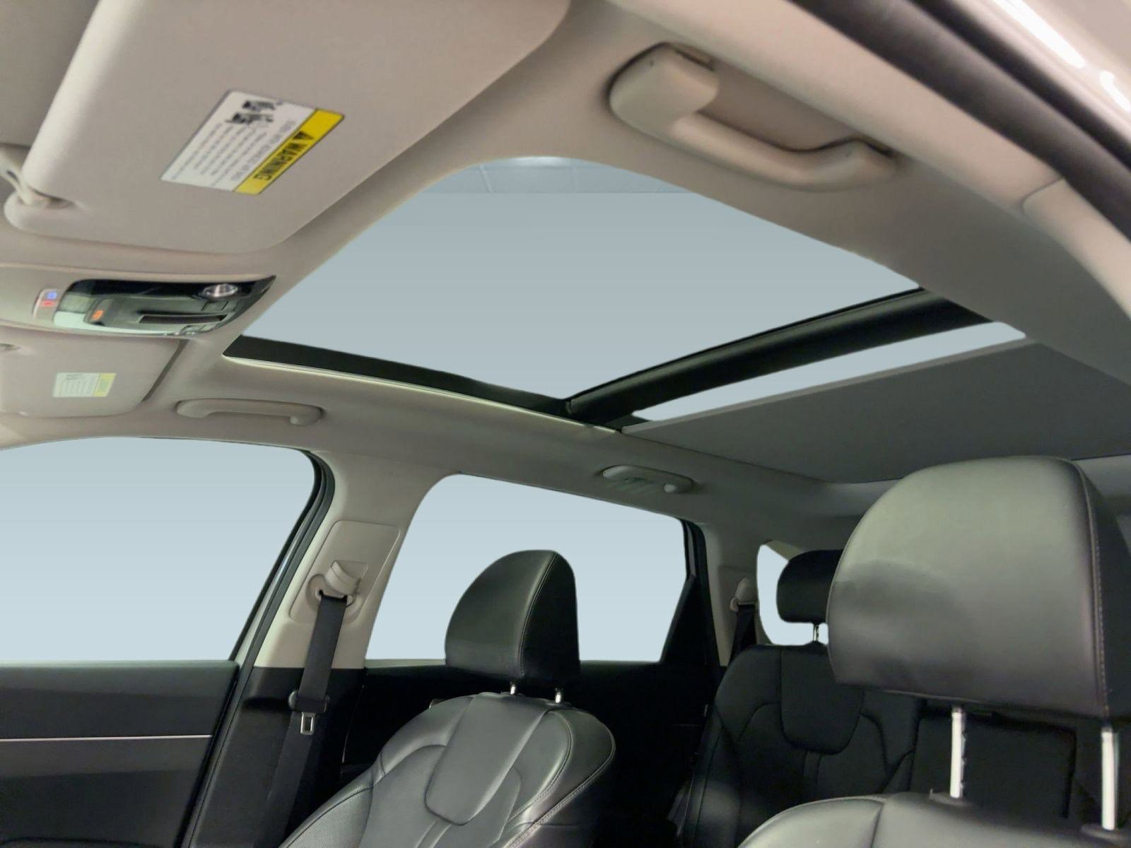 Used 2025 Kia Sorento S w/ Panoramic Sunroof Package image 16