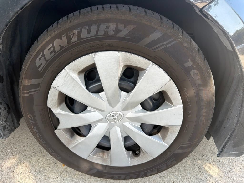 Used 2022 Toyota Corolla L FWD image 11
