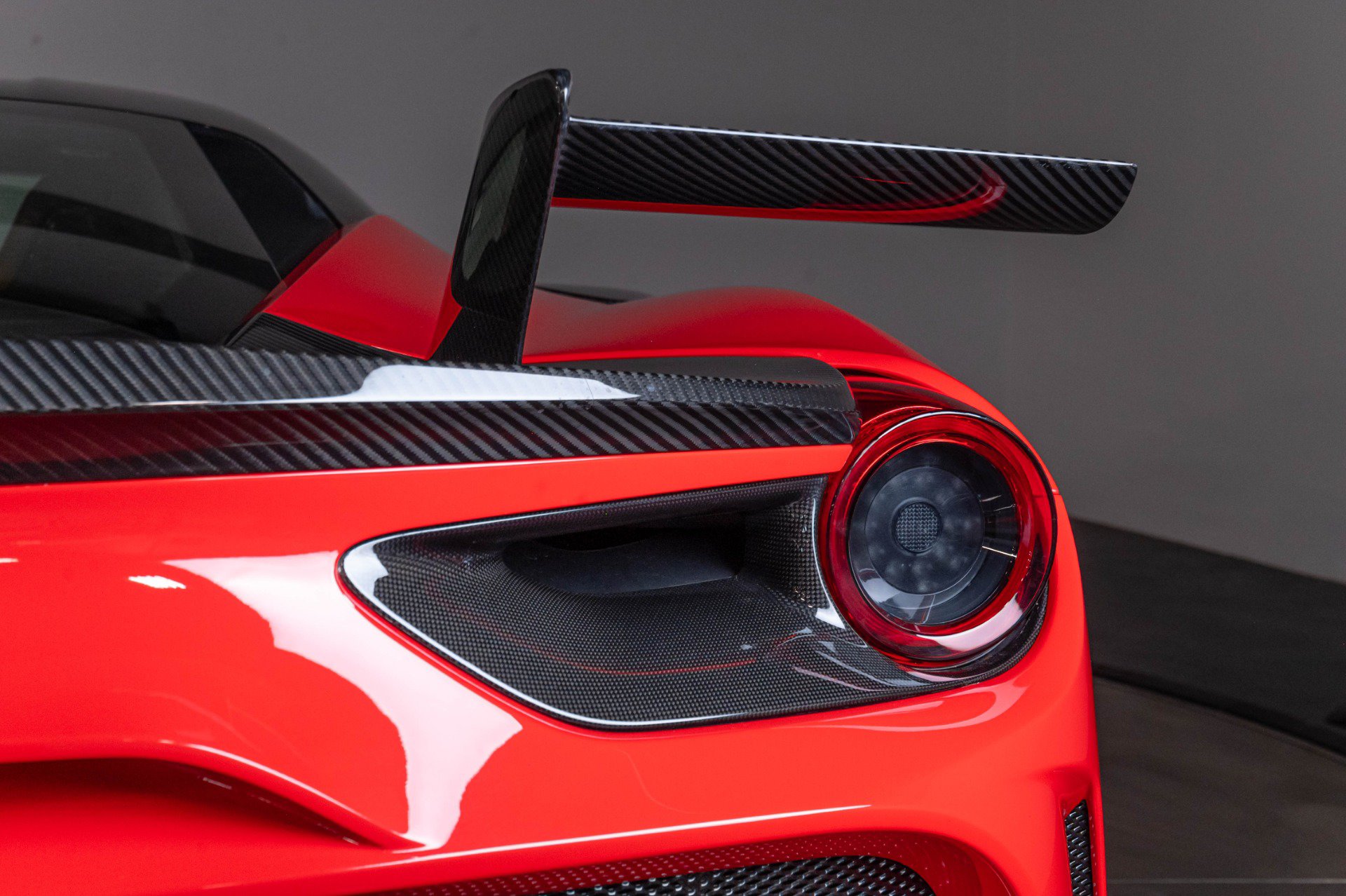 Used 2016 Ferrari 488 GTB RWD image 70