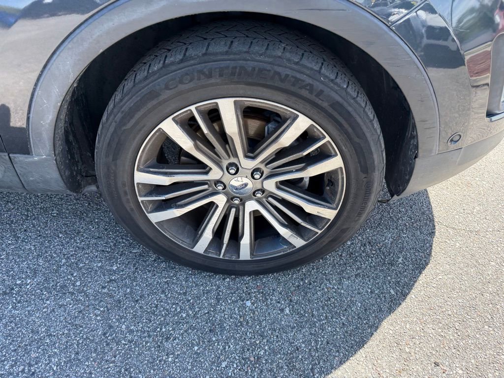 Used 2017 Ford Explorer Platinum image 4