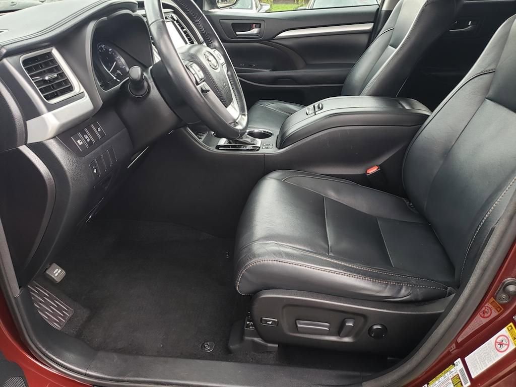 Used 2017 Toyota Highlander XLE image 18