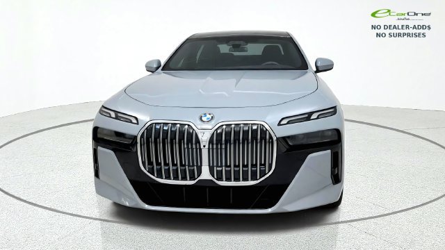 Used 2025 BMW 740i RWD image 2