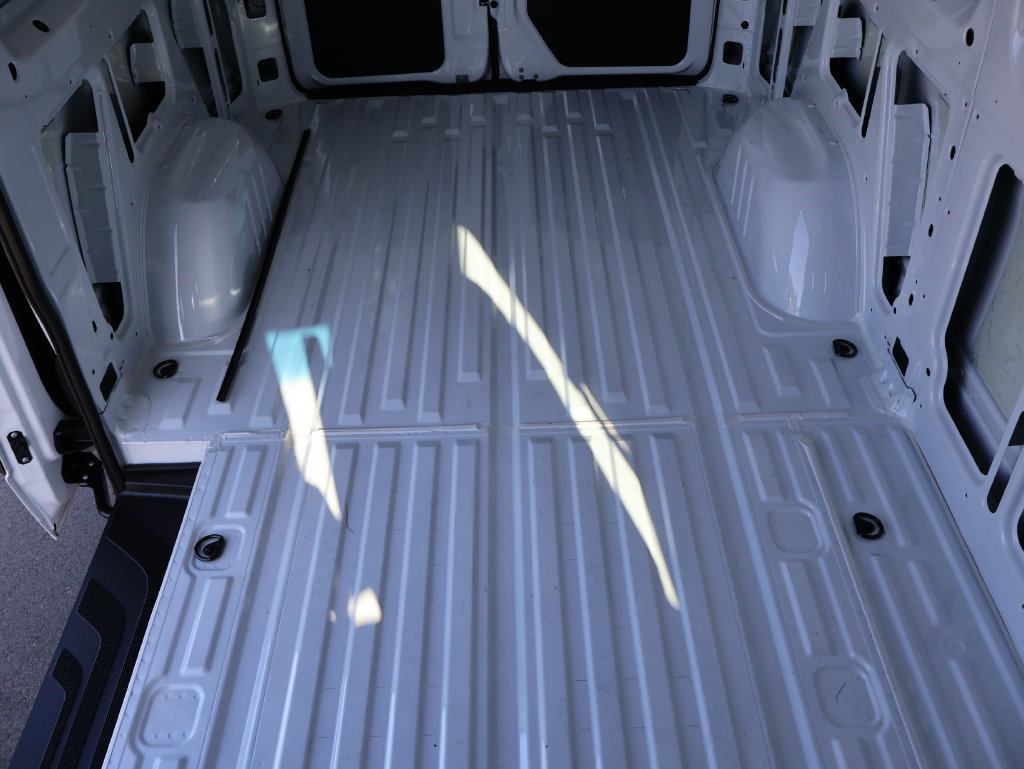 Used 2025 Mercedes-Benz Sprinter 2500 image 16
