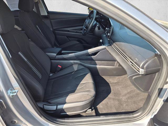 Used 2022 Hyundai Elantra SEL w/ Convenience + Premium Package FWD image 19