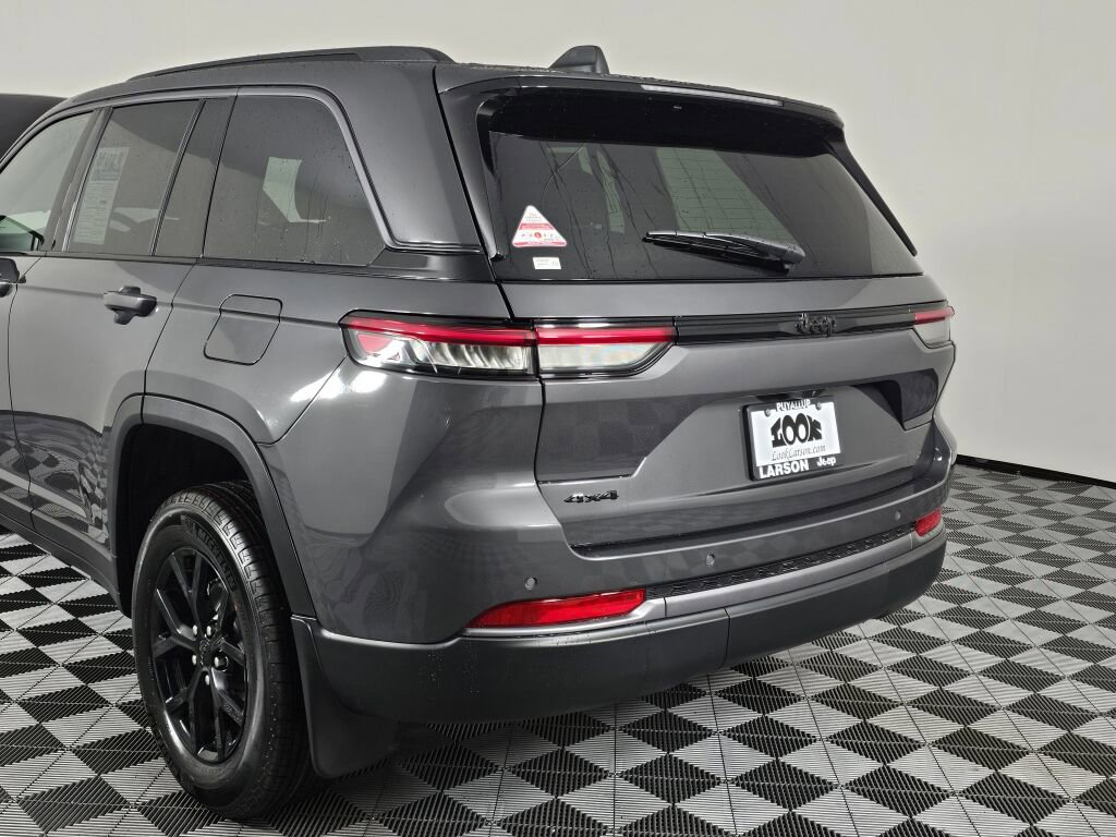 New 2026 Jeep Grand Cherokee Altitude image 14