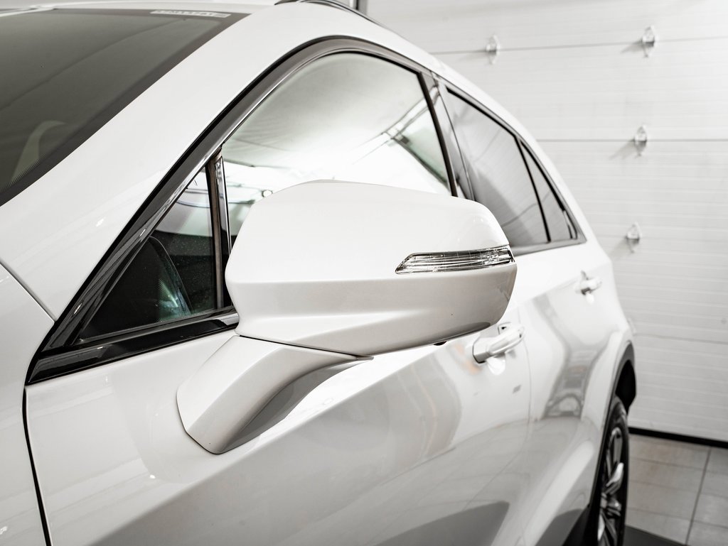 Used 2023 Cadillac XT4 Sport image 16