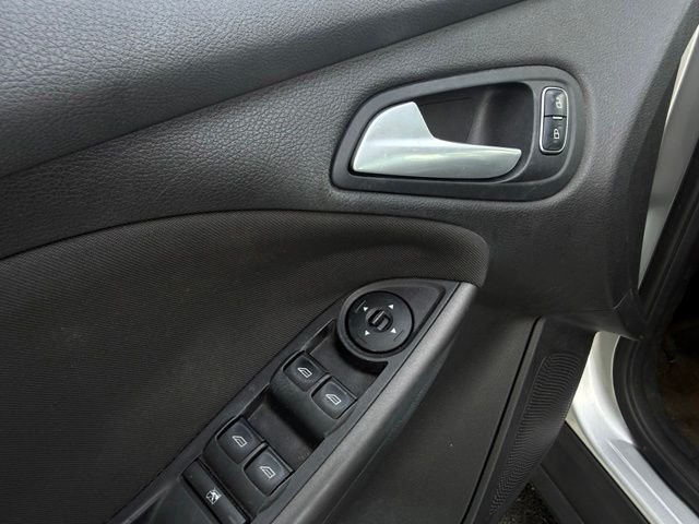 Used 2015 Ford Focus SE w/ Equipment Group 201A FWD image 11