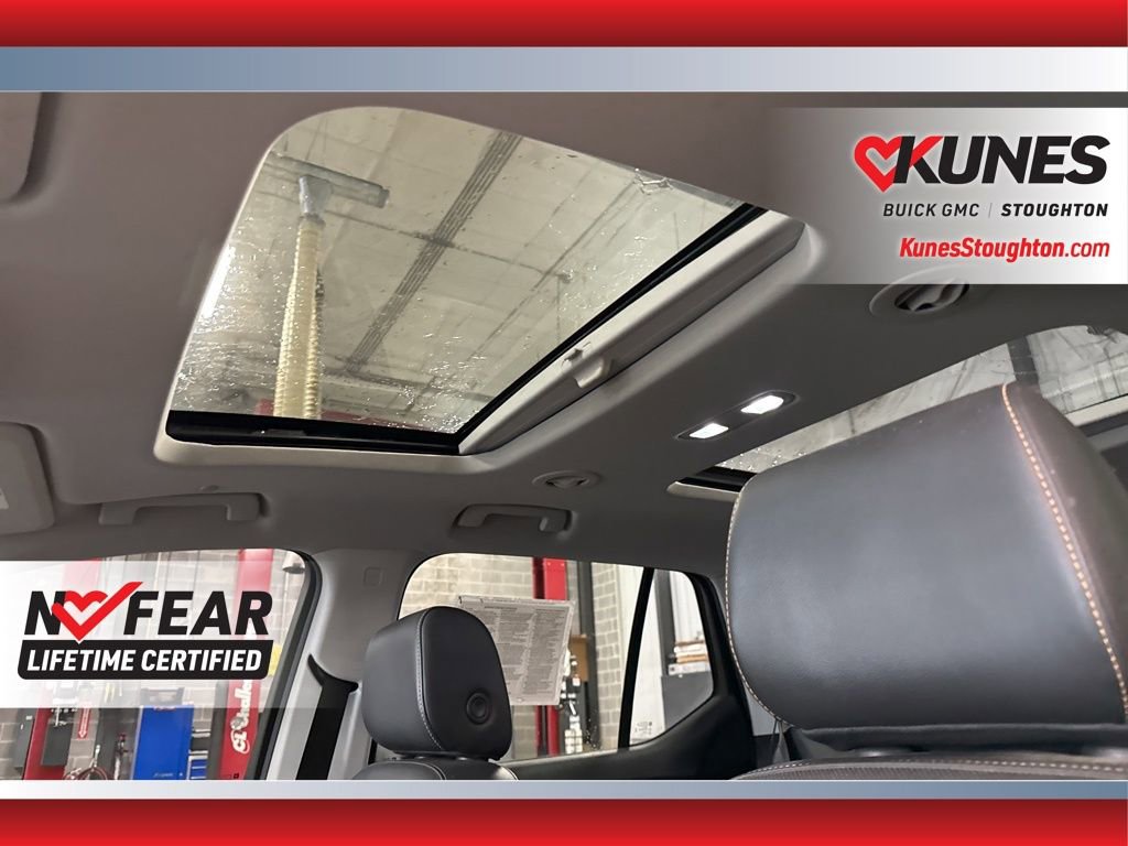 Used 2021 Chevrolet Traverse Premier w/ Redline Edition image 32