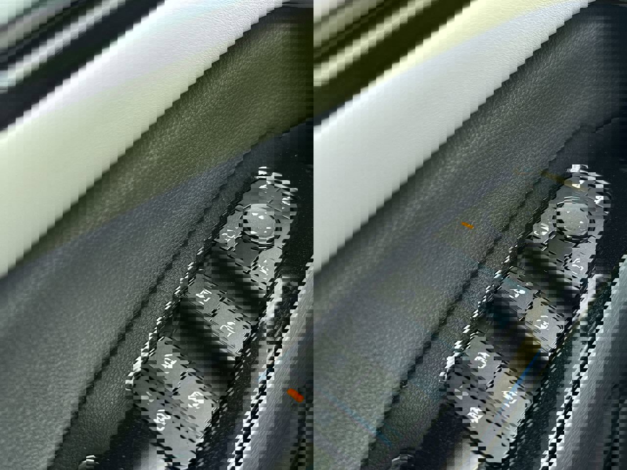 Used 2024 Nissan Pathfinder SL image 12