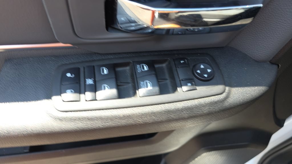 Used 2021 RAM 1500 Classic SLT AWD/4WD image 13