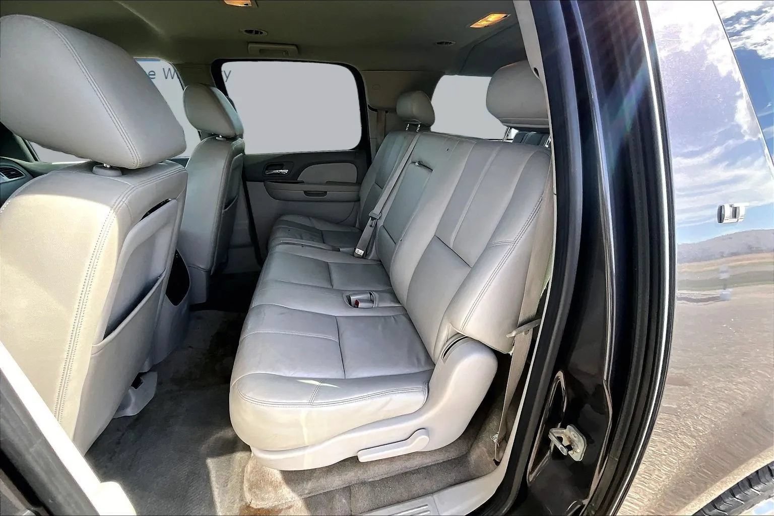 Used 2010 Chevrolet Suburban LT AWD/4WD image 23