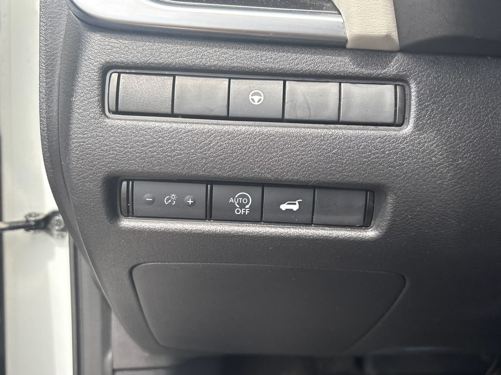 Used 2023 Nissan Rogue SV w/ SV Premium B Package FWD image 11