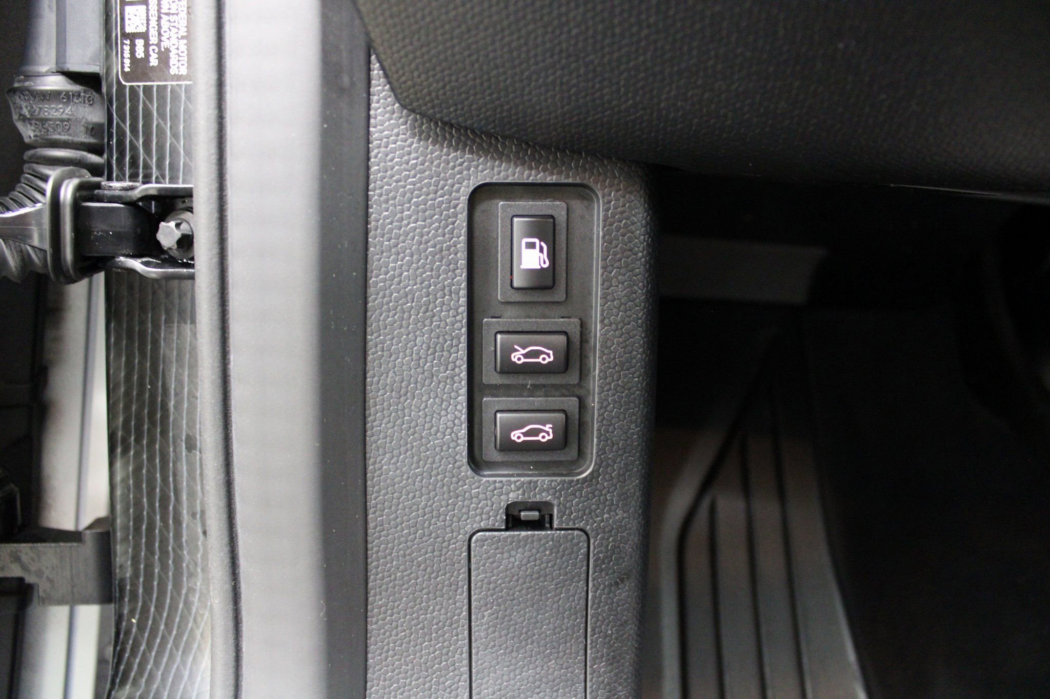 Used 2018 BMW i3 94Ah w/Range Extender image 10