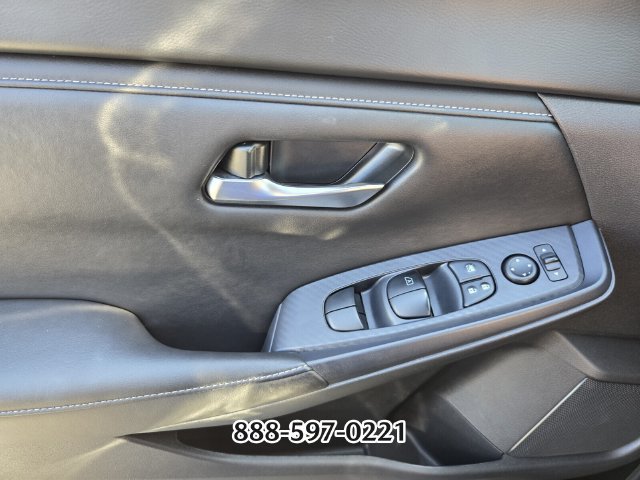 Used 2024 Nissan Sentra SV FWD image 32