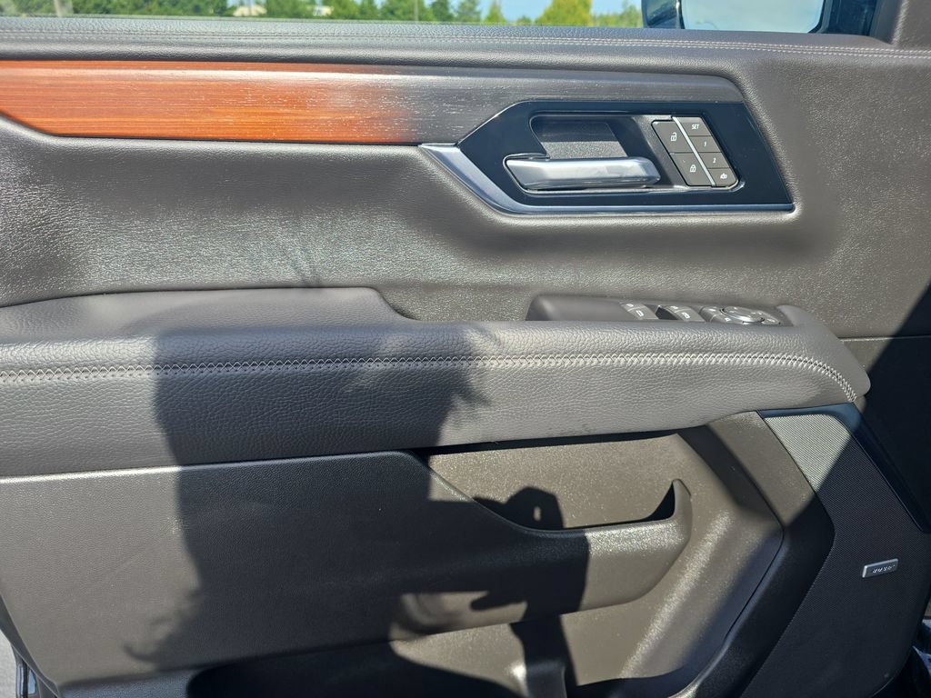 Used 2025 GMC Yukon Denali AWD/4WD image 10