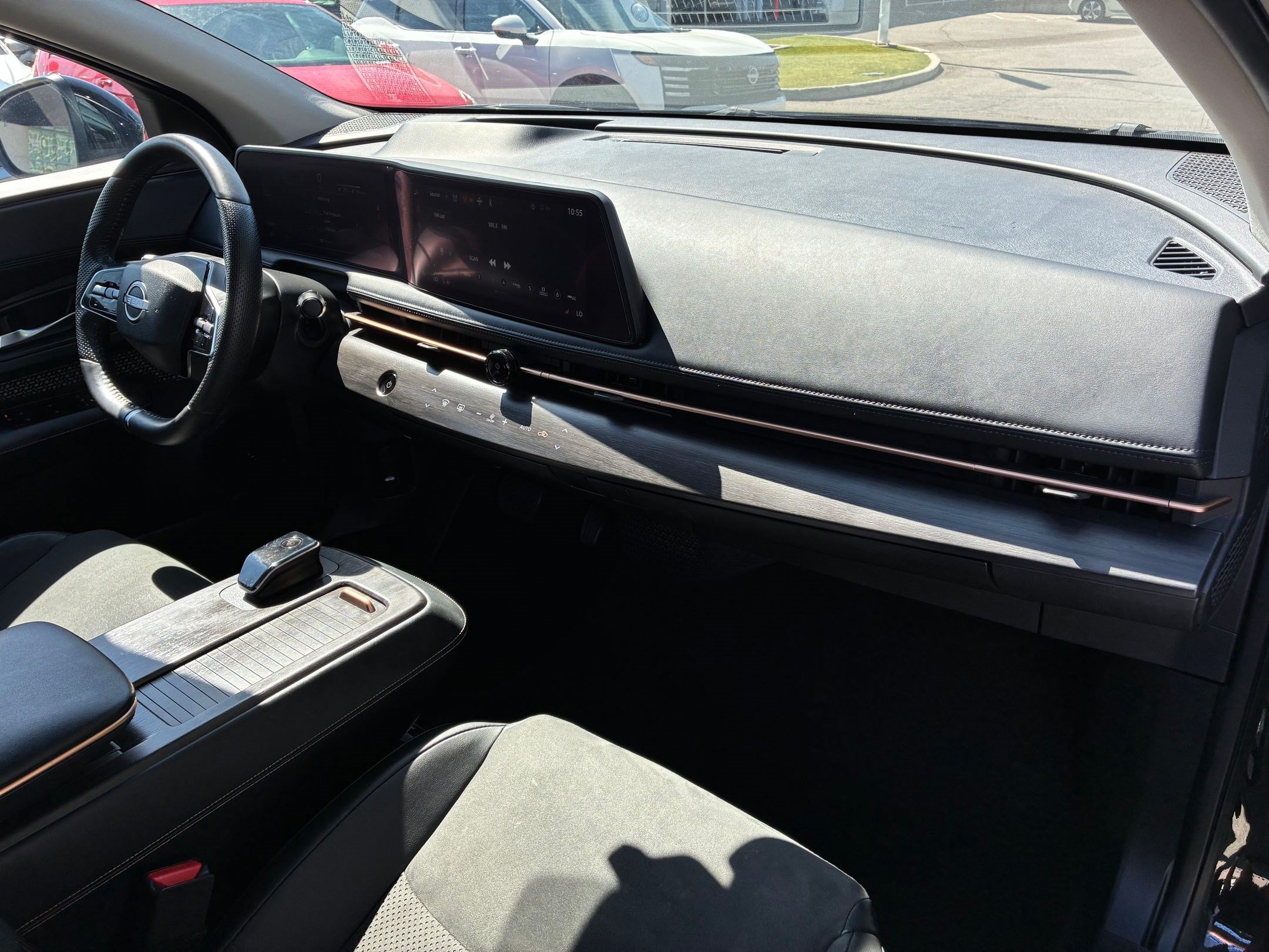 Used 2025 Nissan Ariya AWD image 31