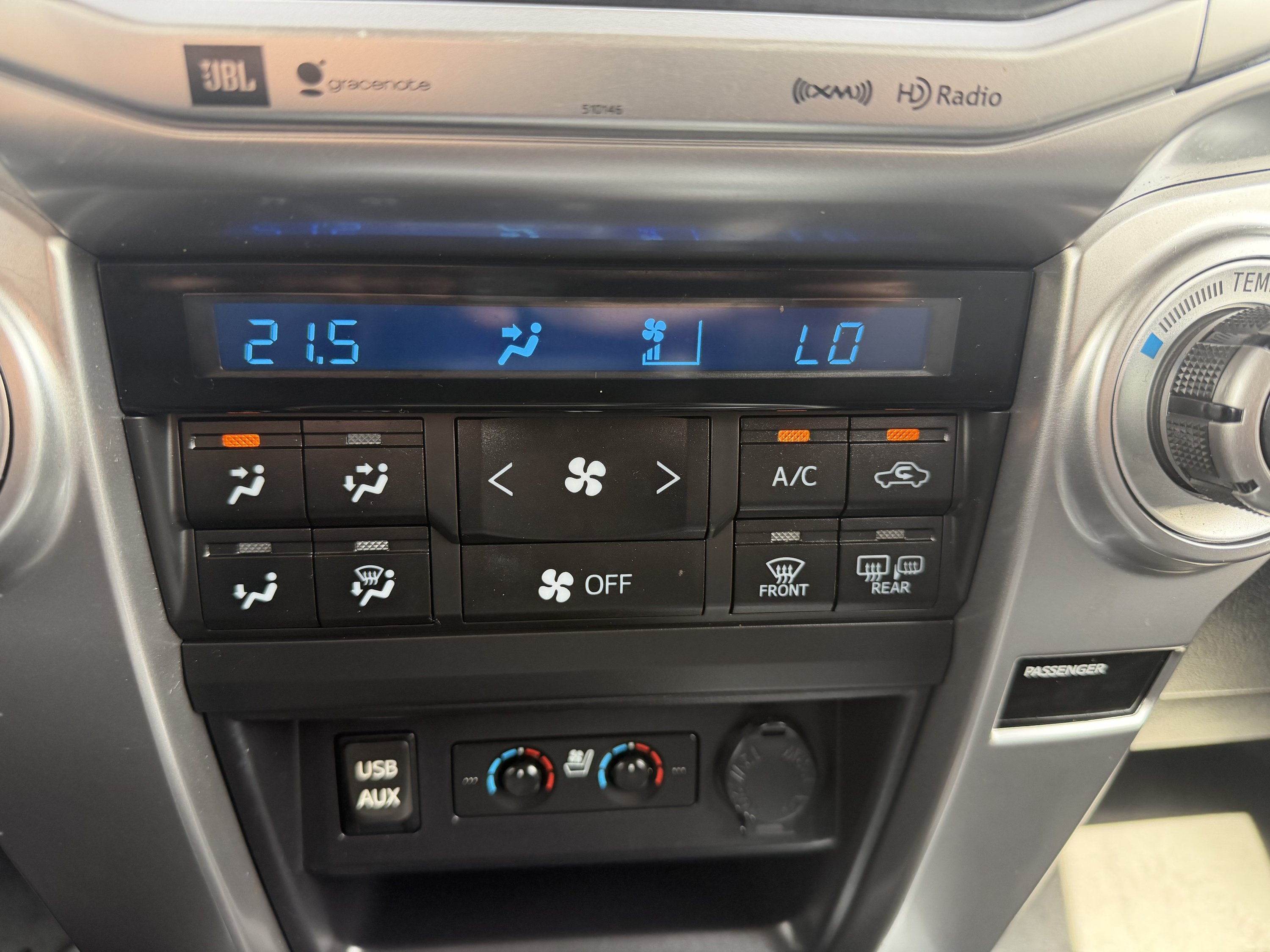 Used 2018 Toyota 4Runner SR5 AWD/4WD image 9