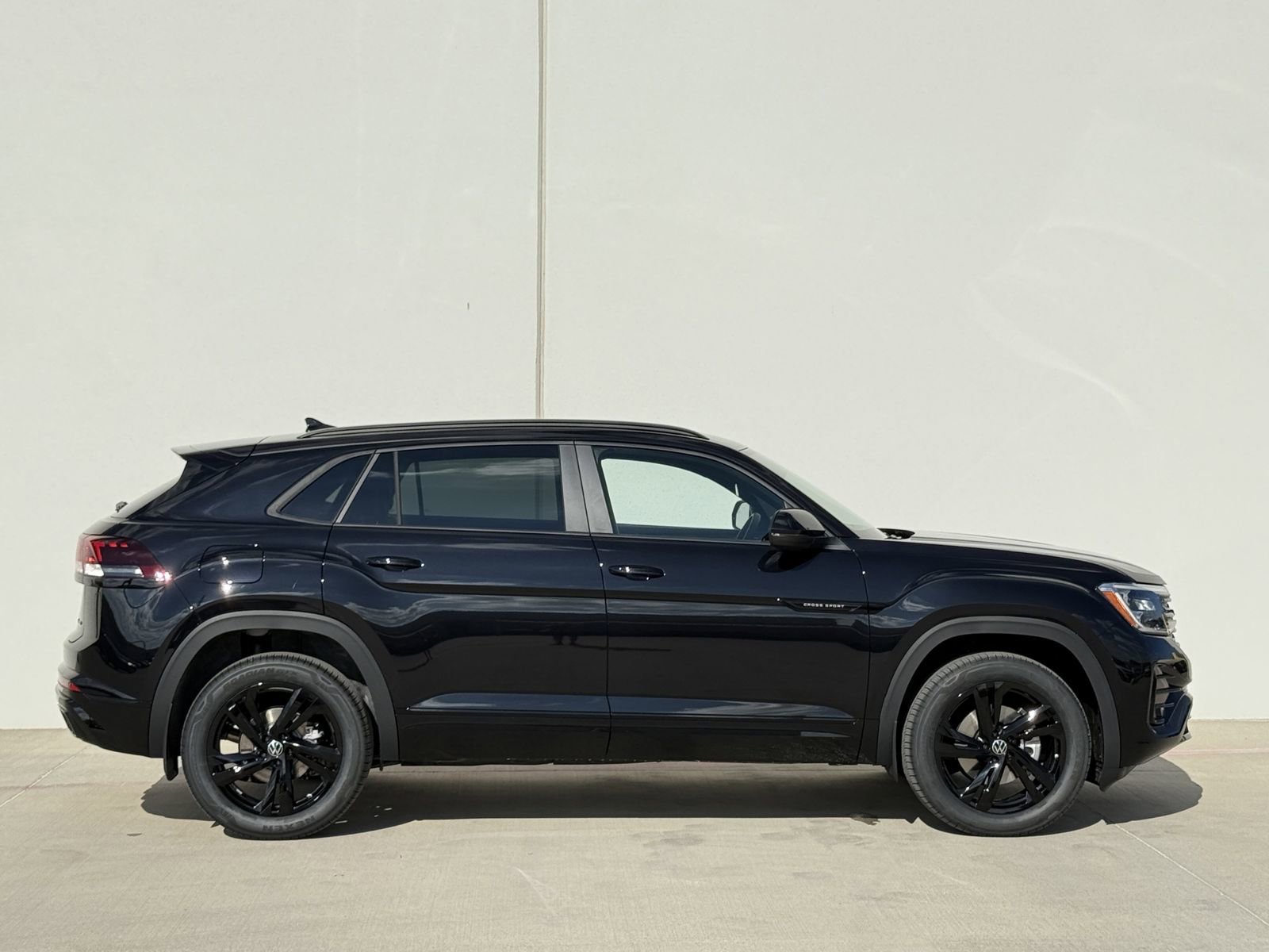 New 2026 Volkswagen Atlas Cross Sport SEL R-Line image 3