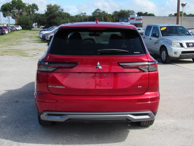 New 2025 Mitsubishi Outlander SE image 4