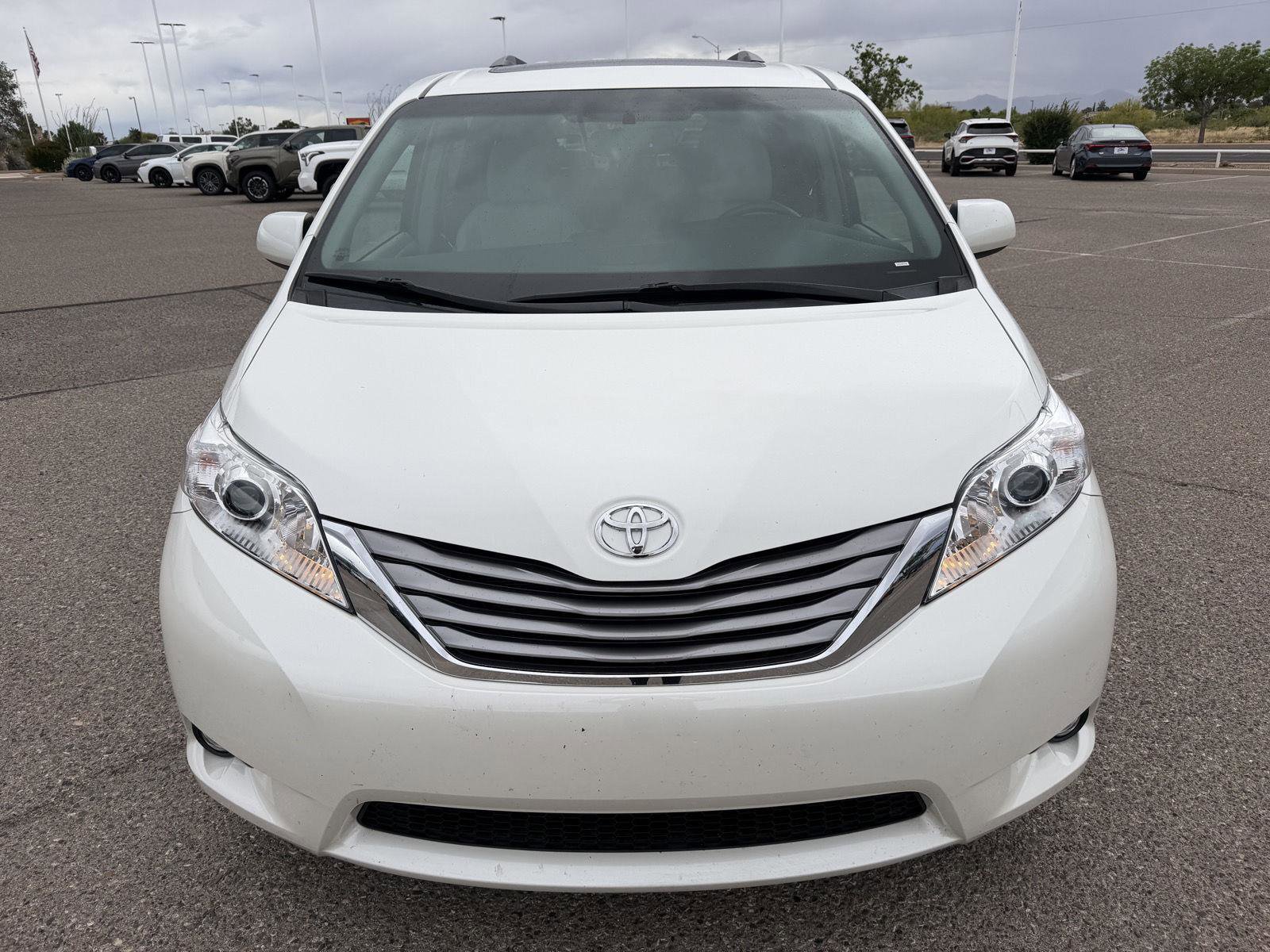 Used 2017 Toyota Sienna XLE w/ XLE Navigation Package FWD image 8