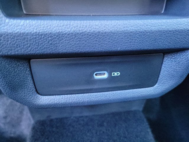Certified 2024 Volkswagen Taos SE FWD image 11