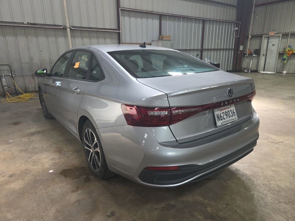 Used 2025 Volkswagen Jetta Sport image 7