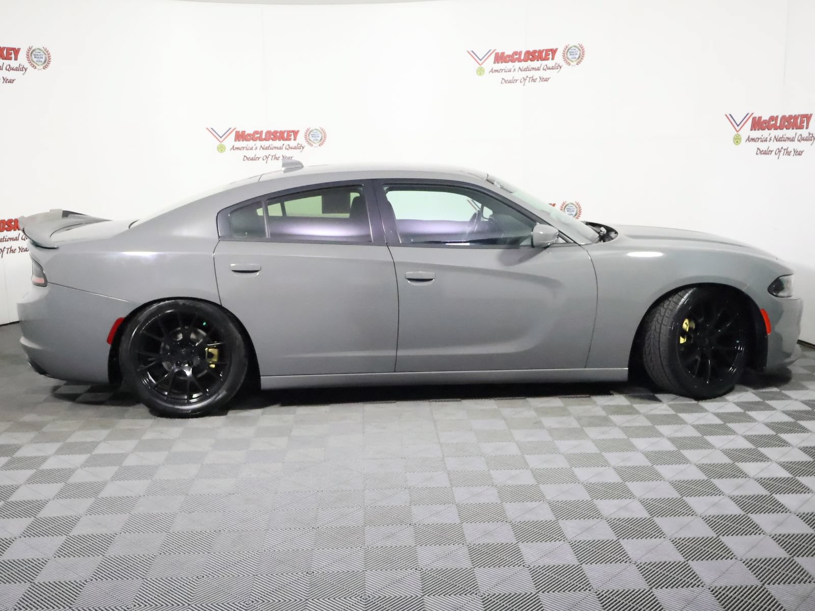 Used 2018 Dodge Charger SXT Plus RWD image 3