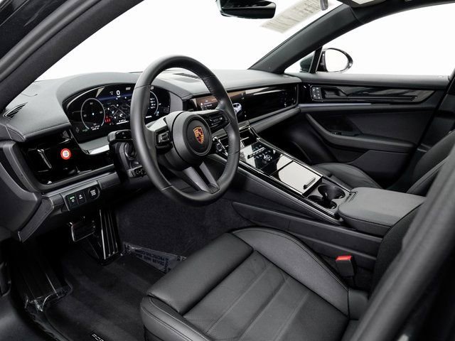 Certified 2025 Porsche Panamera 4 image 4