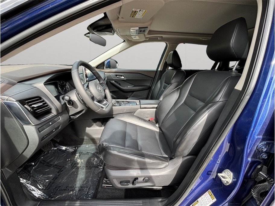 Used 2021 Nissan Rogue SV w/ Premium Package FWD image 2