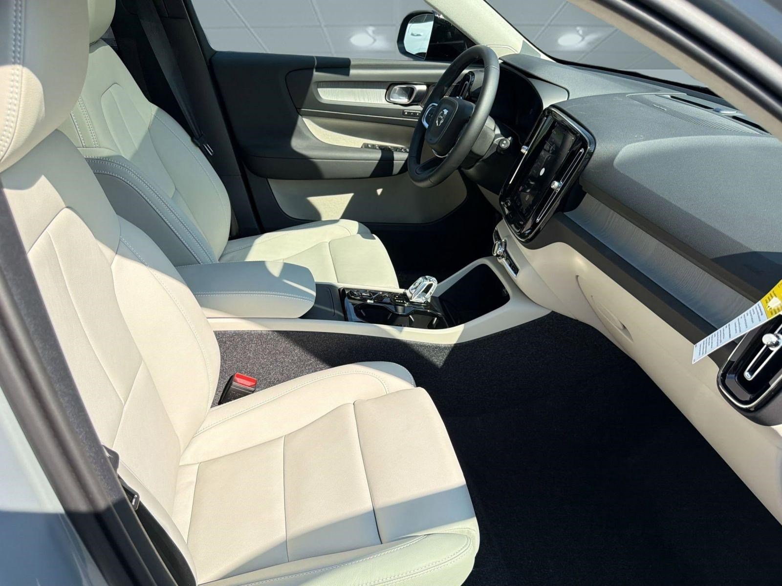 New 2026 Volvo XC40 B5 Ultra w/ Protection Package image 29