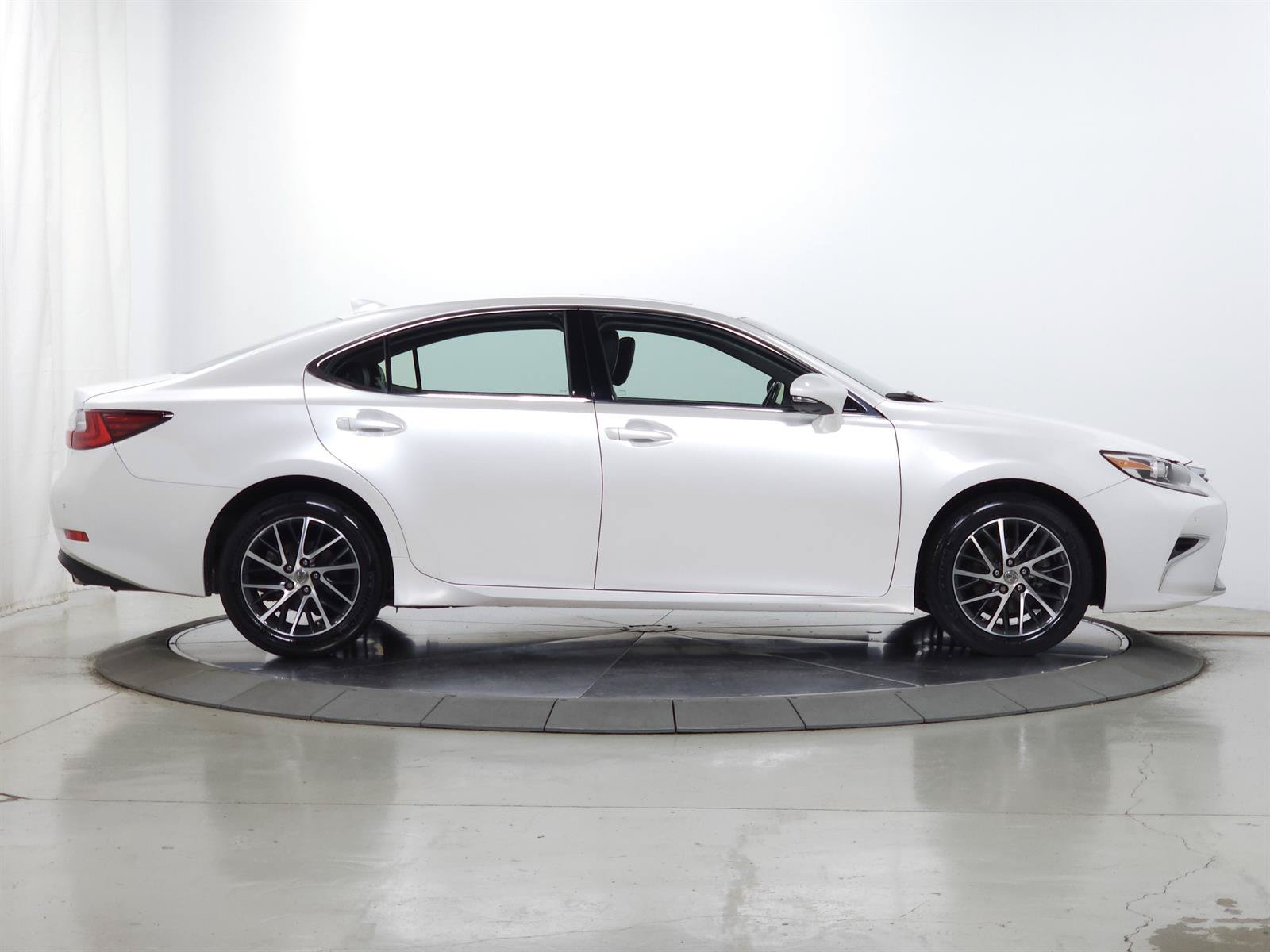 Used 2017 Lexus ES 350 w/ Luxury Package FWD image 10