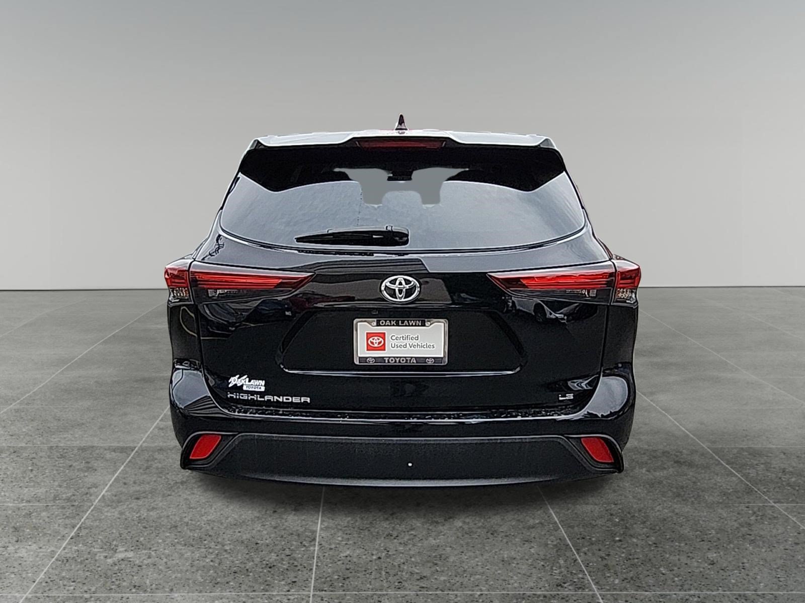 Certified 2024 Toyota Highlander LE FWD image 6