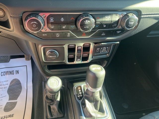 Certified 2025 Jeep Wrangler Unlimited Sahara AWD/4WD image 19