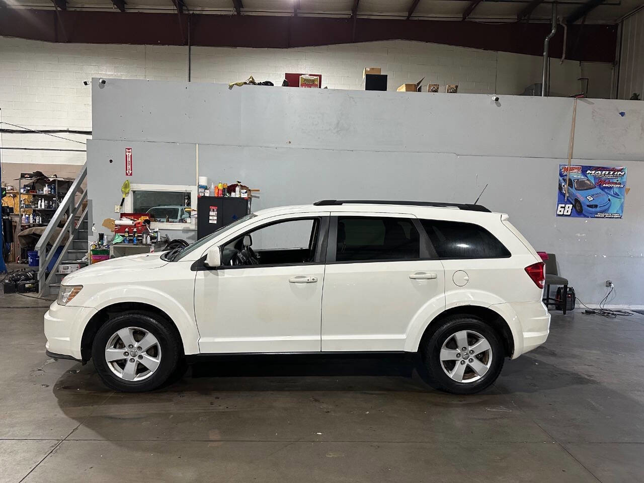Used 2011 Dodge Journey Mainstreet w/ Comfort/Convenience Group image 2