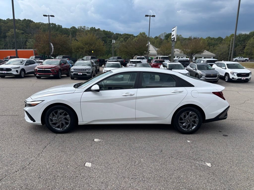 Used 2024 Hyundai Elantra SEL FWD image 4
