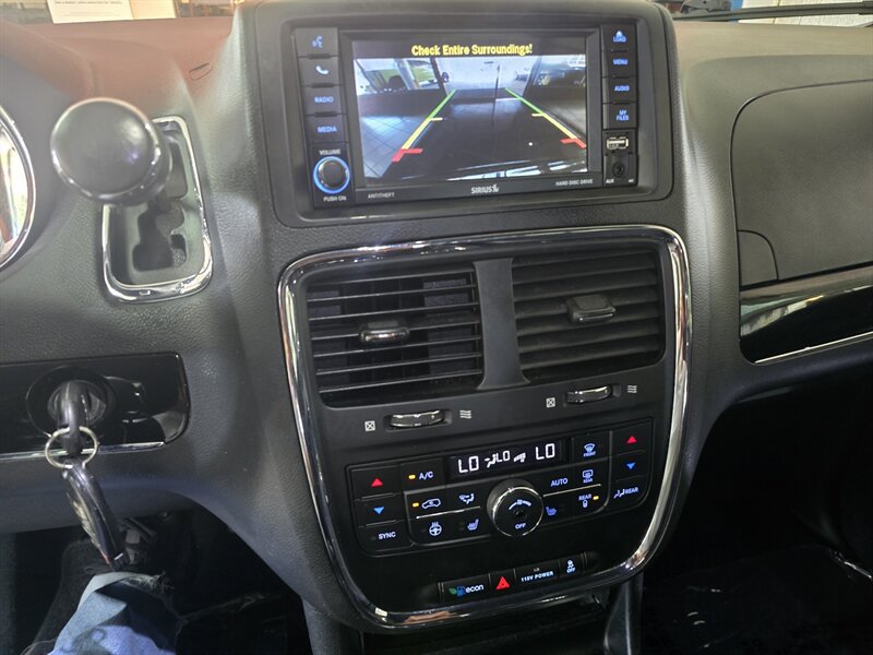 Used 2017 Dodge Grand Caravan SXT w/ Driver Convenience Group FWD image 22