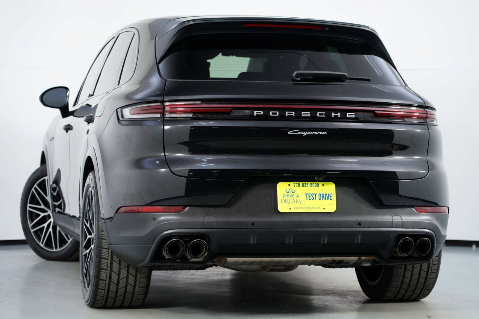 Used 2024 Porsche Cayenne image 6