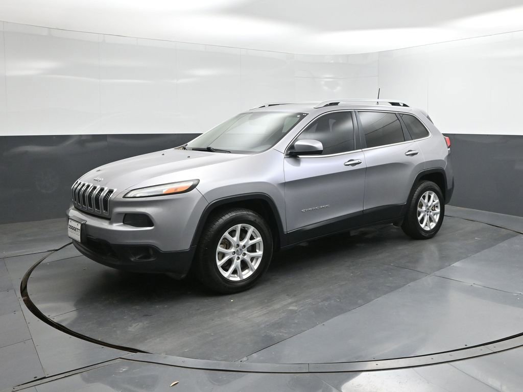 Used 2018 Jeep Cherokee Latitude Plus w/ Comfort/Convenience Group AWD/4WD image 30