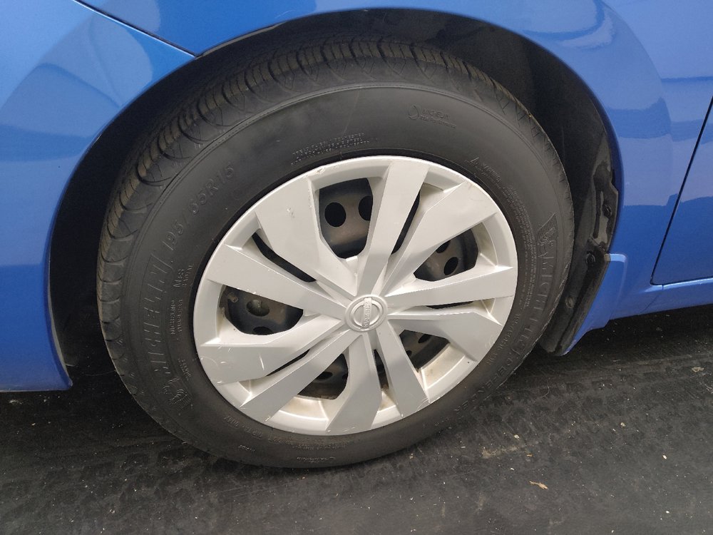 Used 2020 Nissan Versa S FWD image 31