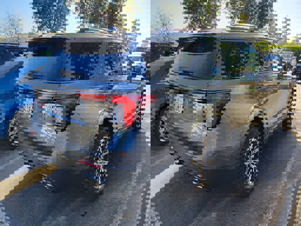 Used 2025 Ford Explorer ST-Line image 8