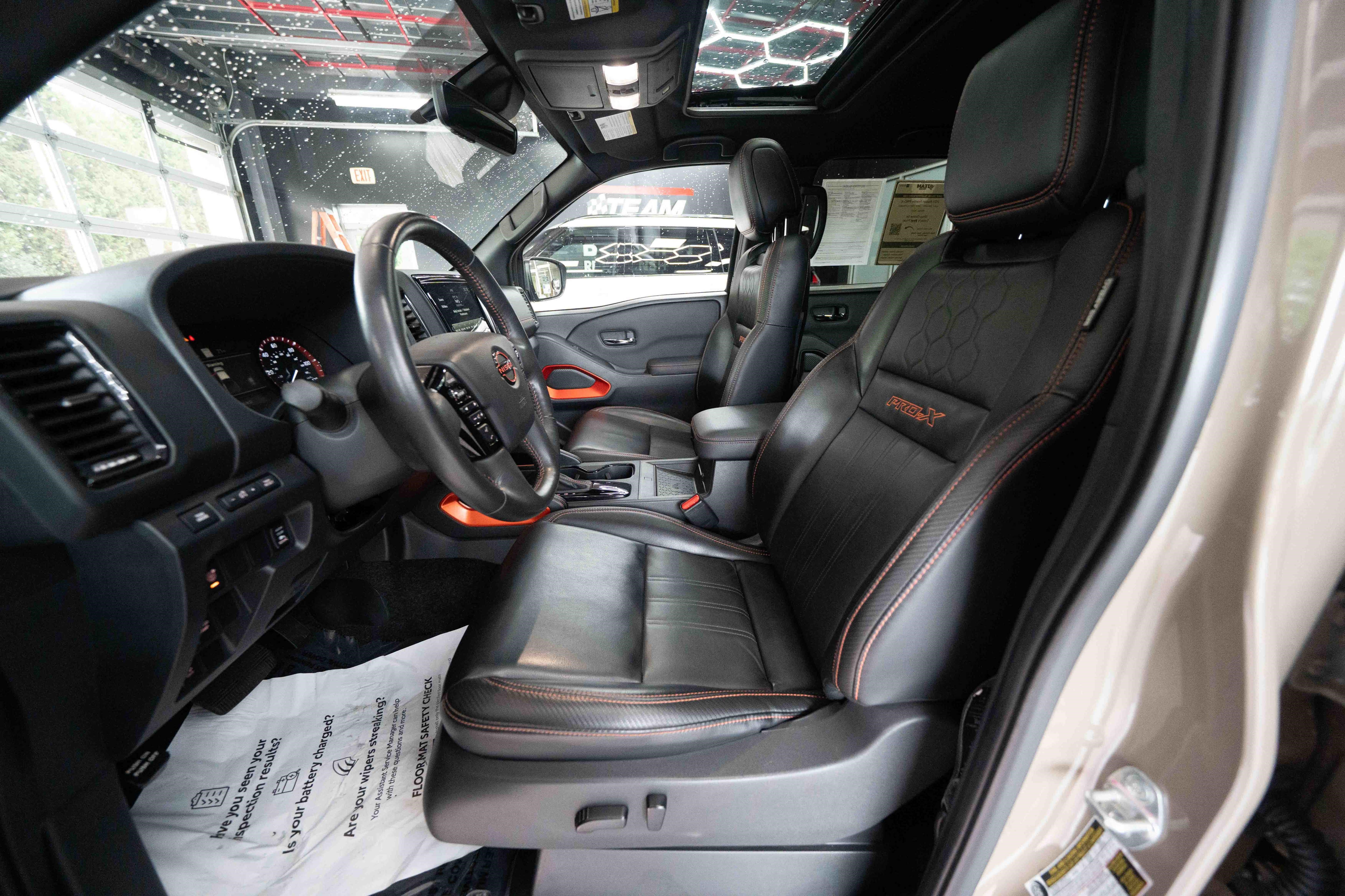 Used 2023 Nissan Frontier Pro-X w/ Pro-X Premium Package RWD image 9